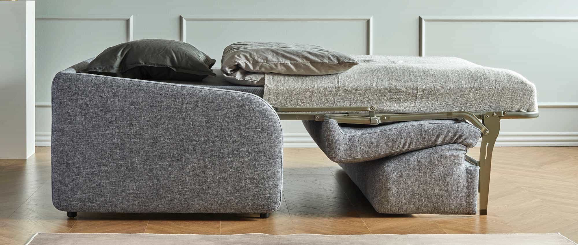 Auf dem EIVOR Schlafsofa schlafen Sie auf angenehmer Höhe