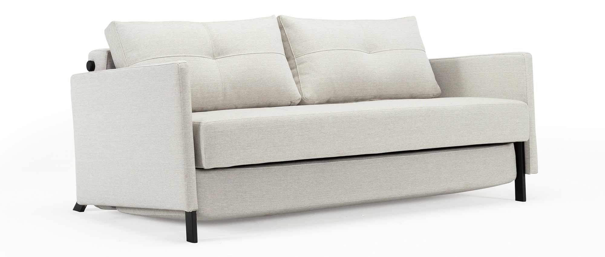 Das CUBED 02 Schlafsofa mit Armlehnen von Innovation als Sonderanfertigung im Stoff Mixed Dance Natural (527)