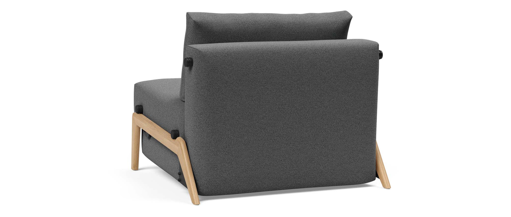 Der Rücken des CUBED DELUXE Schlafsessels ist komplett bezogen und kann auch frei im Raum stehen