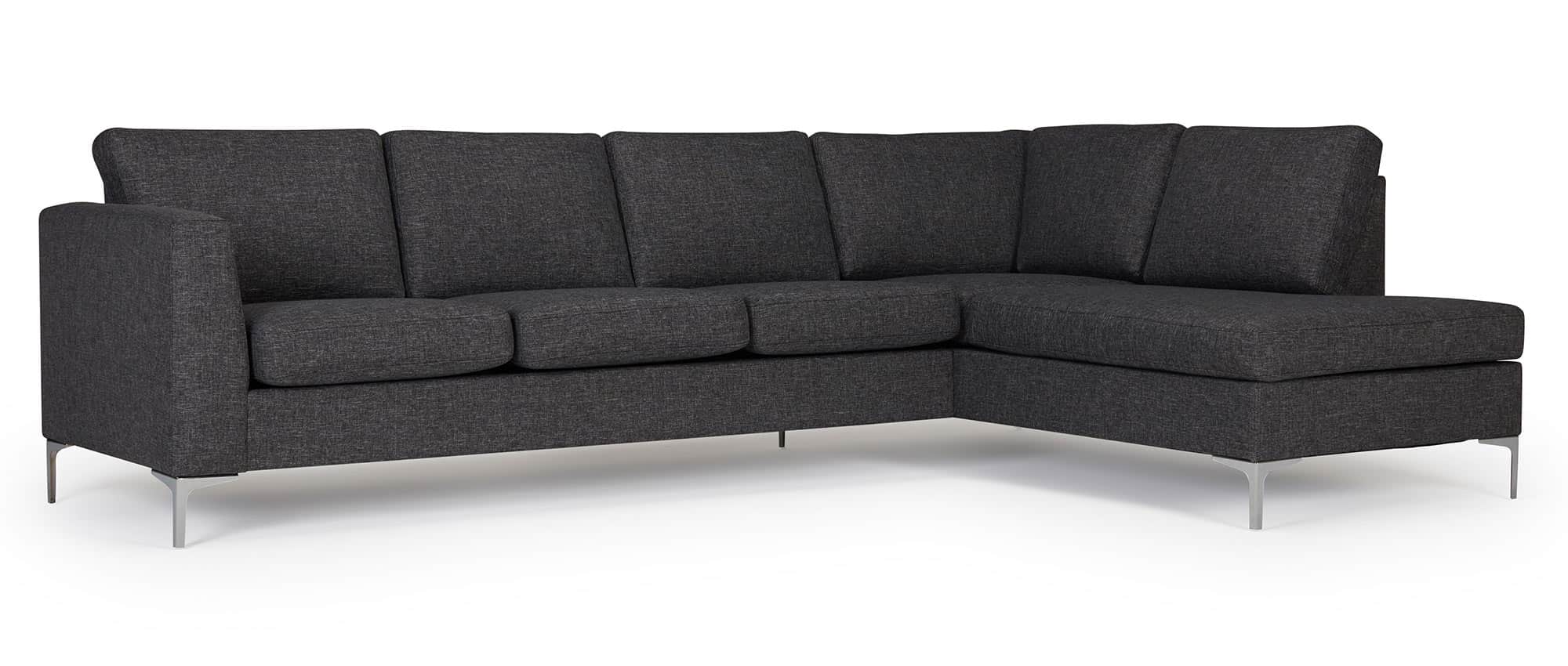 Hier das TRELLEBORG 3-Sitzer Designer Sofa mit Eckanbau rechts, schräger Armlehne und Chromfüßen