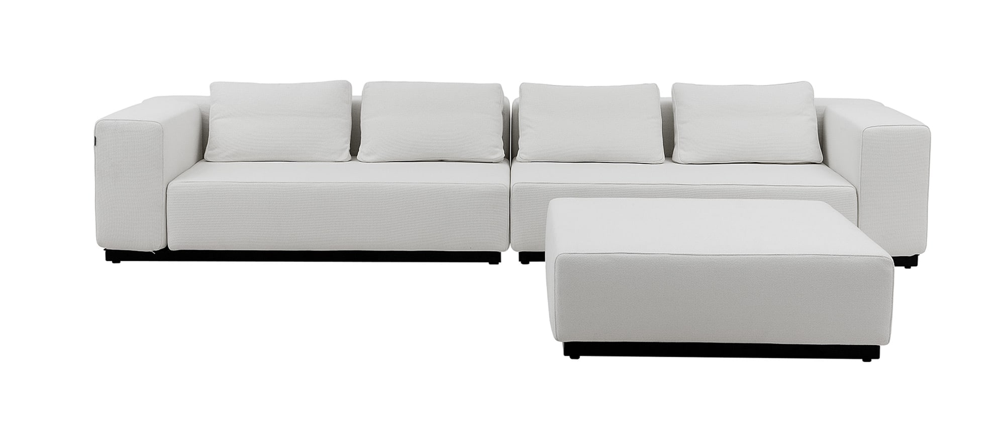 Zwei NEVADA 2 Personen Schlafsofas von Softline zu einem bequemen Viersitzer kombiniert - der Hocker kann als flexibler Longchair genutzt werden