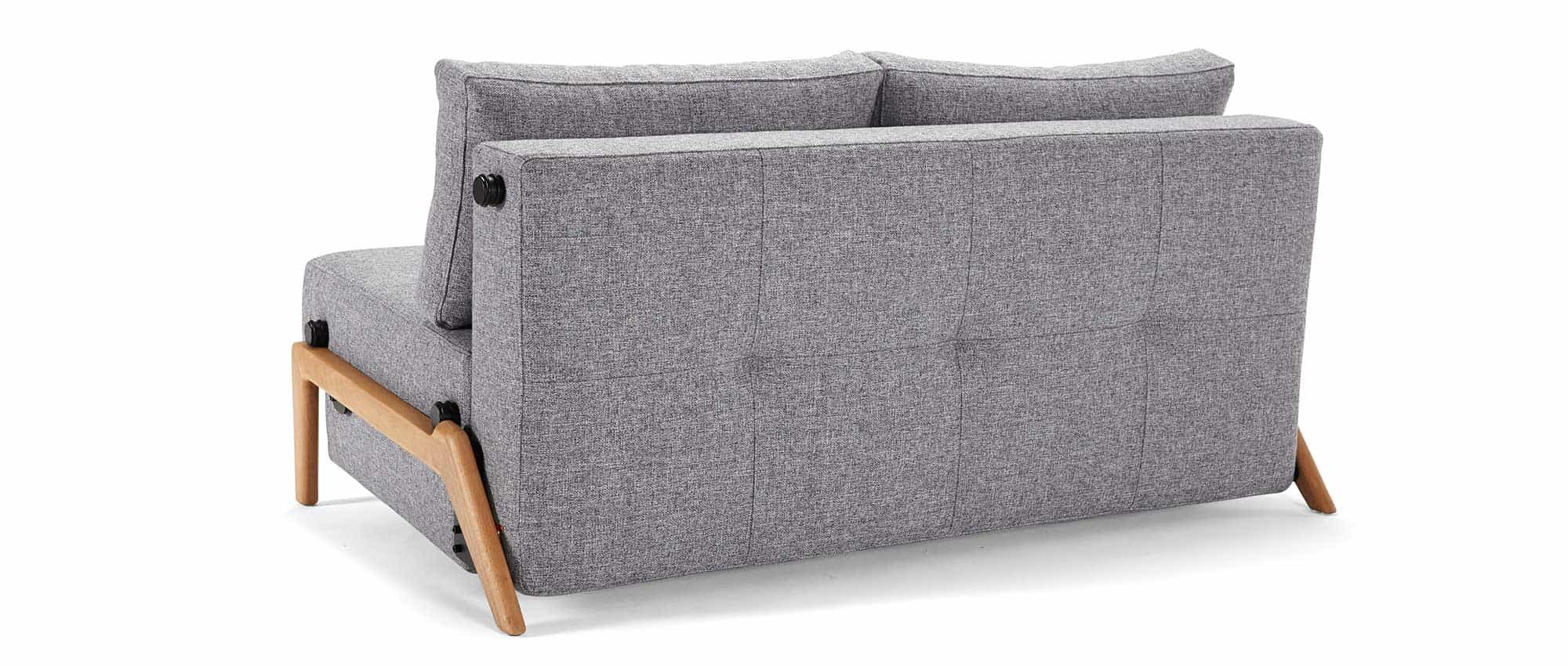 Das CUBED 02 Schlafsofa 160 von Innovation kann auch freistehend im Raum genutzt werden