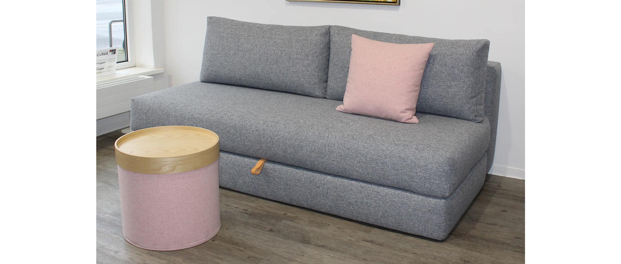 Das OSVALD Schlafsofa von Innovation verfügt über eine tiefe Sitzfläche
