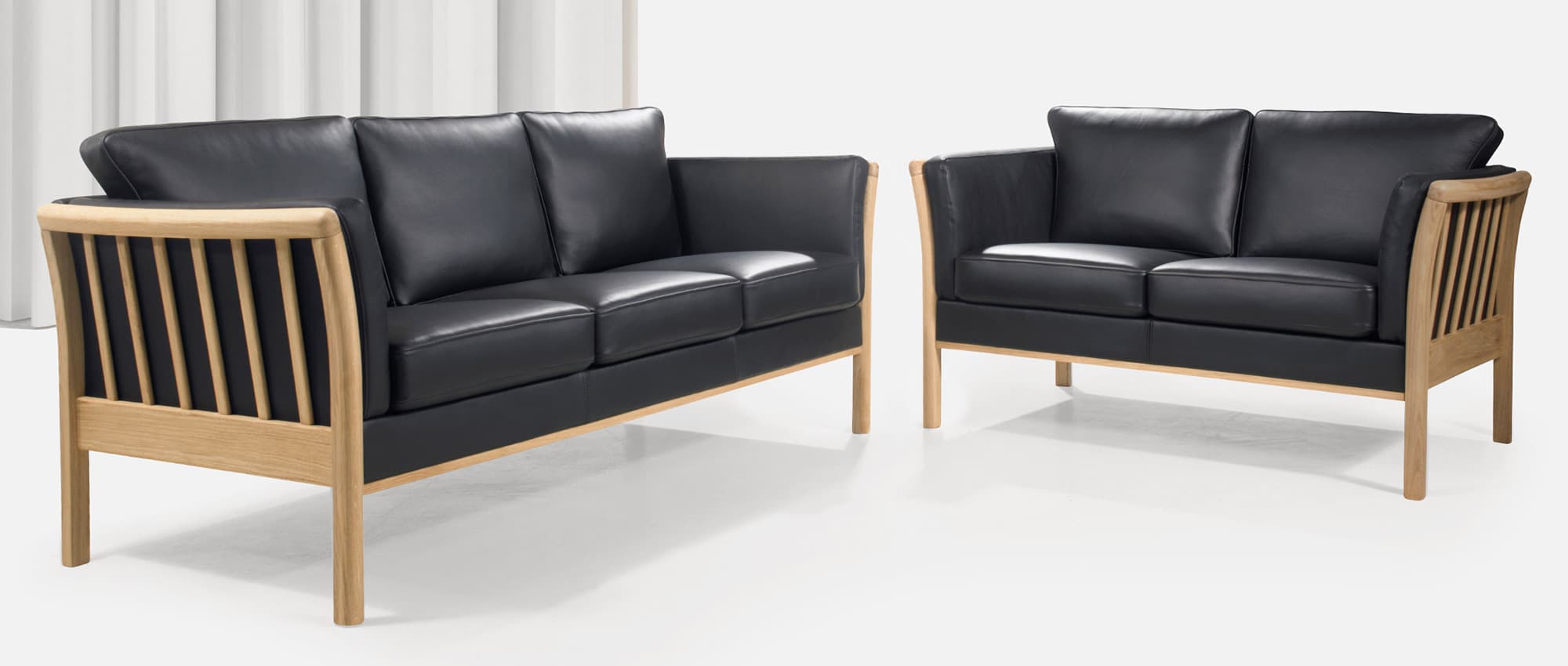 Der STOCKHOLM Designer Sessel passt sehr gut zum STOCKHOLM 3- oder 2-Sitzer