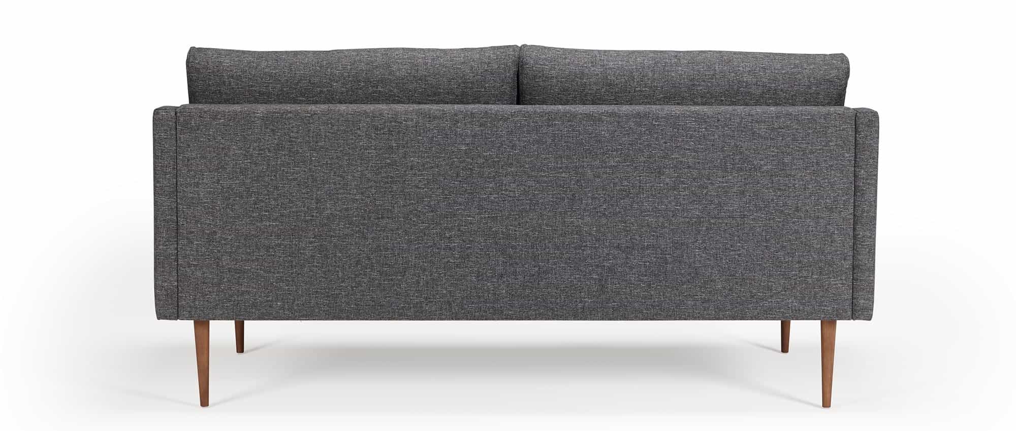 Das BERGEN Designer Sofa als 2,5-Sitzer ist auch am Rücken in Ihrer Stoff- oder Lederauswahl bezogen
