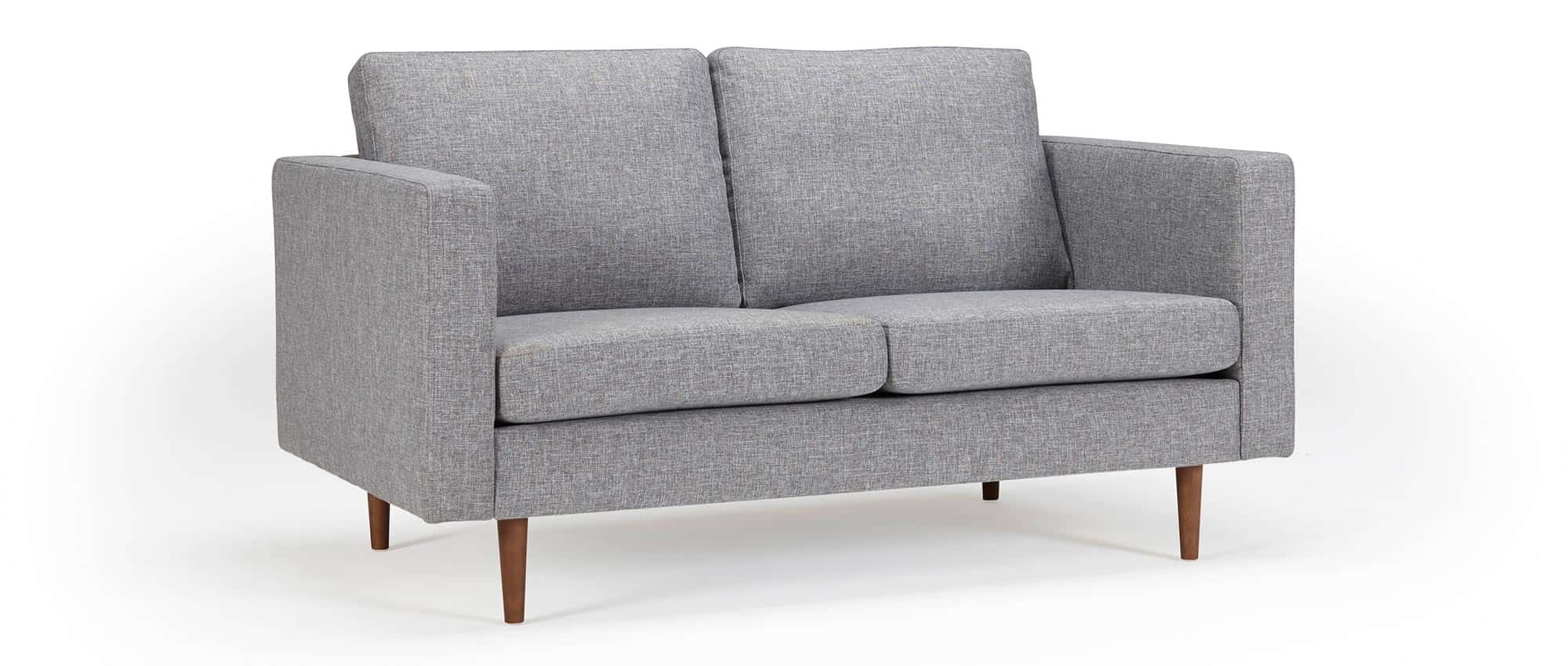 Das HALMSTAD 2-Sitzer Sofa mit Polsterarmlehnen und dunkelbraun gebeizten Holzfüßen 